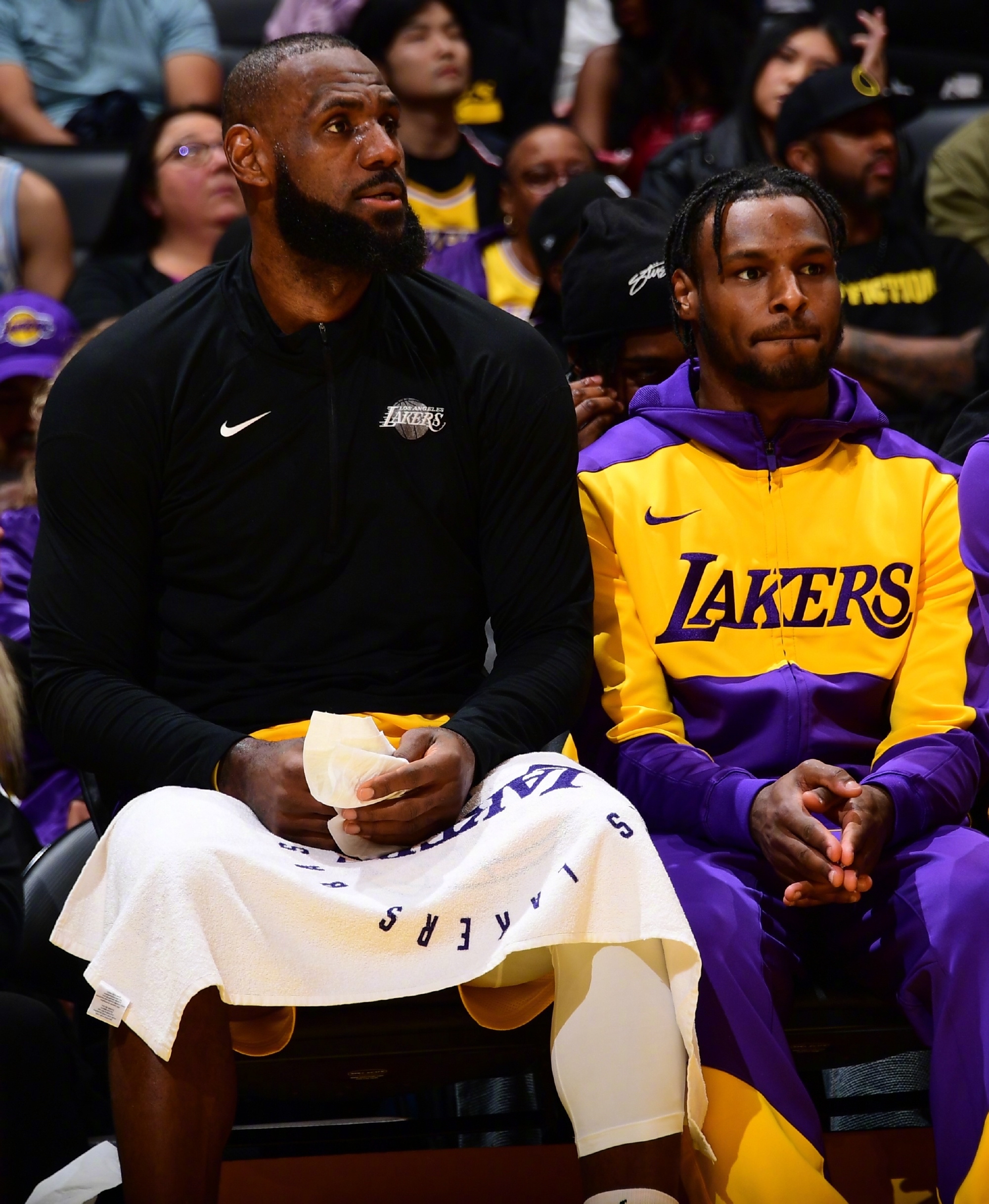 沃尔夫主场逆转湖人，恩比德表现抢眼